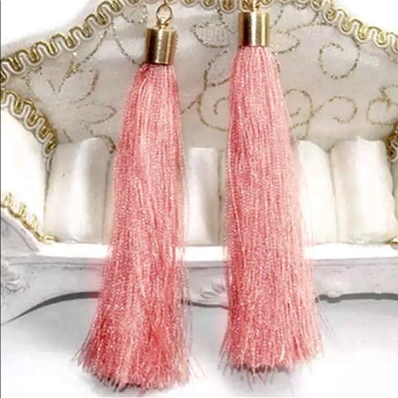 BLUSH THREAD TASSEL EARRINGS- NEW‎ - Picture 2 of 3